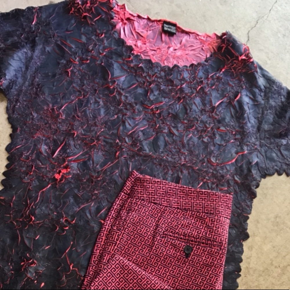 Dramatic Super Crinkle Floral Texture NavyPink Top